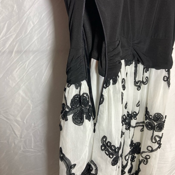 Black and white embellished dress - Picture 3 of 5